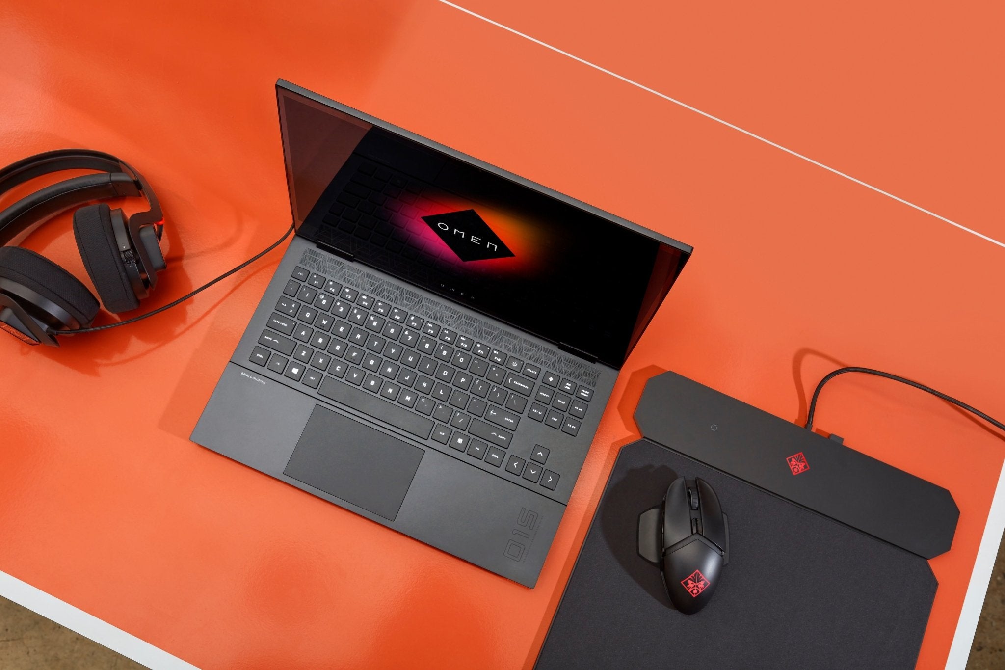HP OMEN Omen 15 R7 5800H 16GB 1TB RTX 3070 Silber 15,6" QWERTZ 46J71EA - Compridis