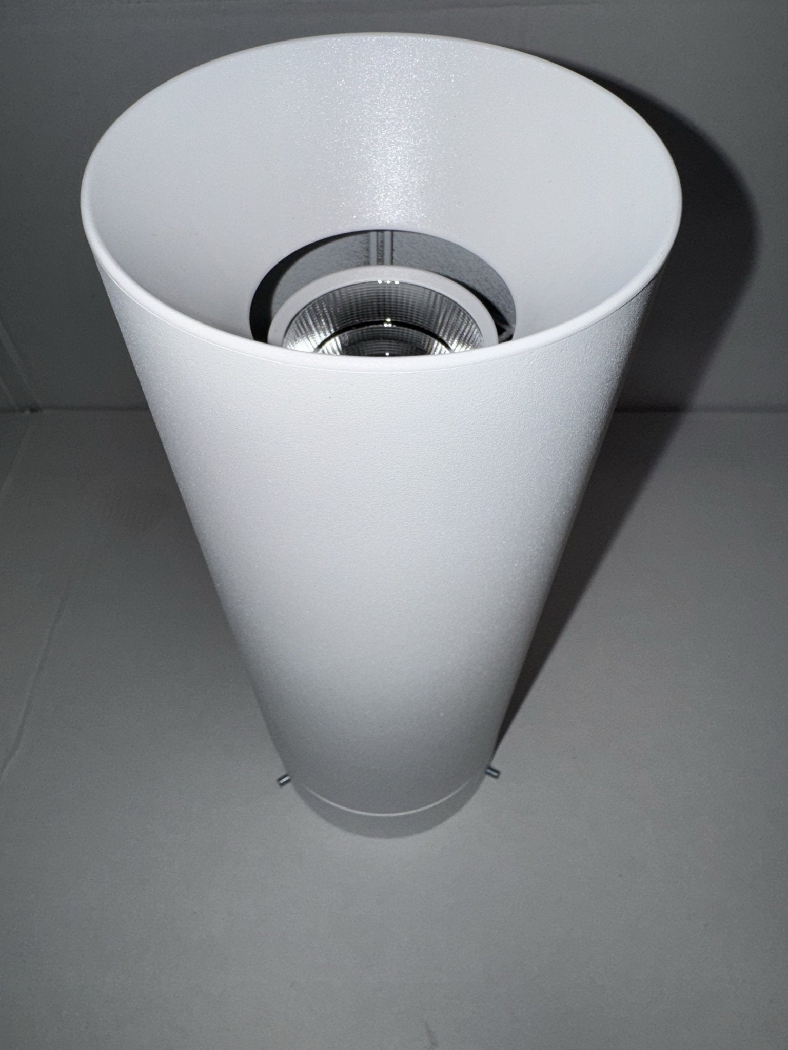 Intra Lighting Röhren C 100 deco 2350 LM 28 W 940 für 36° 13052044201 - Compridis